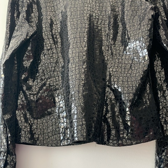 Jean Paul Berlin Size 14 (CDN) / 12 (USD) Button-Down - Black Crackled Pattern - Picture 8 of 8